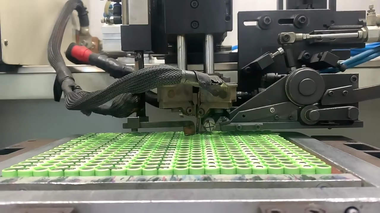 Battery assembly line at the PUJIMAX factory