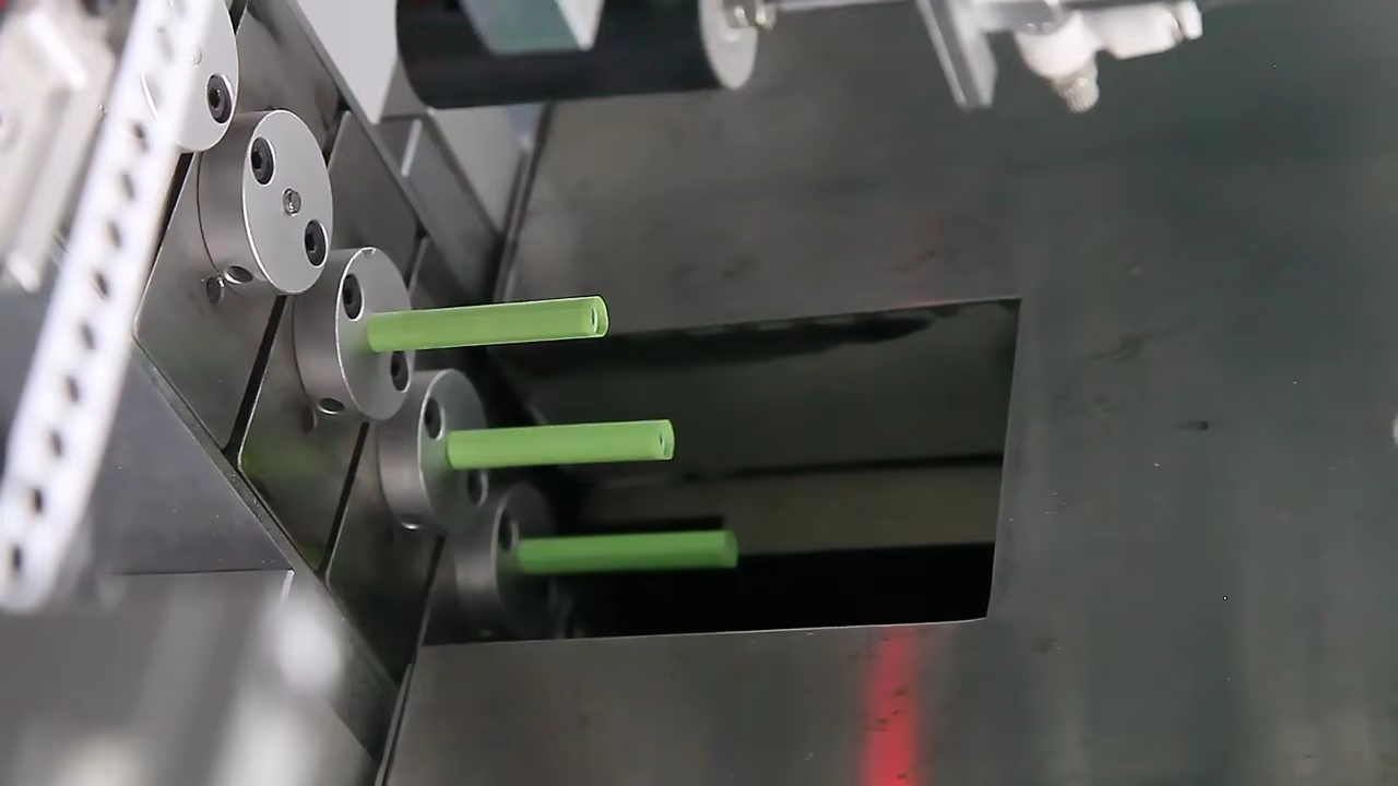 Automatic sleeving on the PUJIMAX battery line